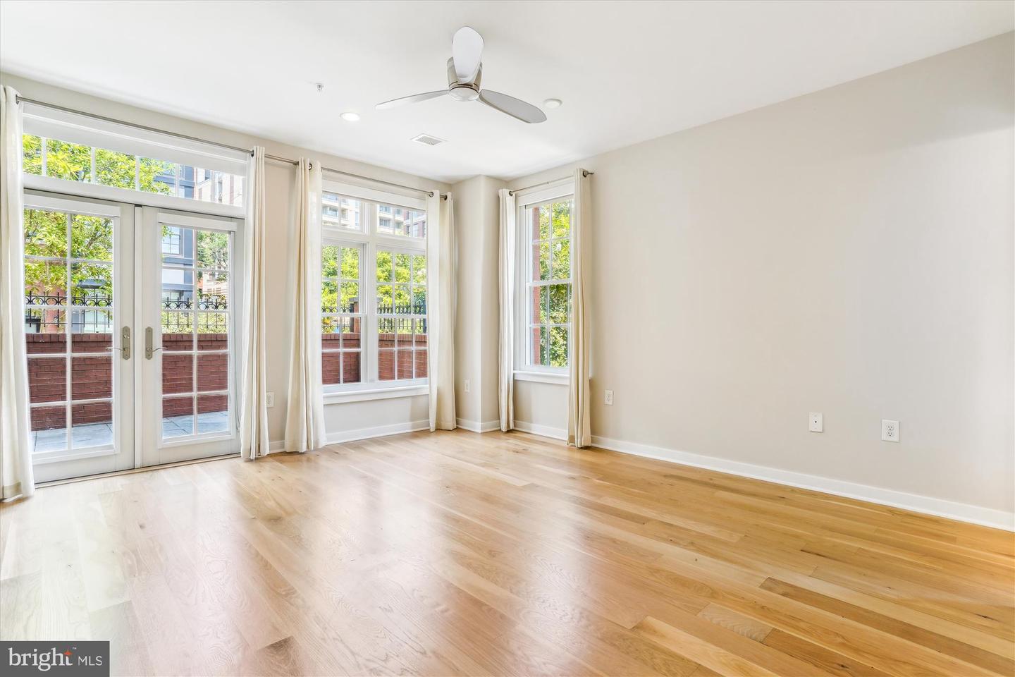 1610 N QUEEN ST #211, ARLINGTON, Virginia 22209, 2 Bedrooms Bedrooms, ,2 BathroomsBathrooms,Residential,For sale,1610 N QUEEN ST #211,VAAR2061042 MLS # VAAR2061042
