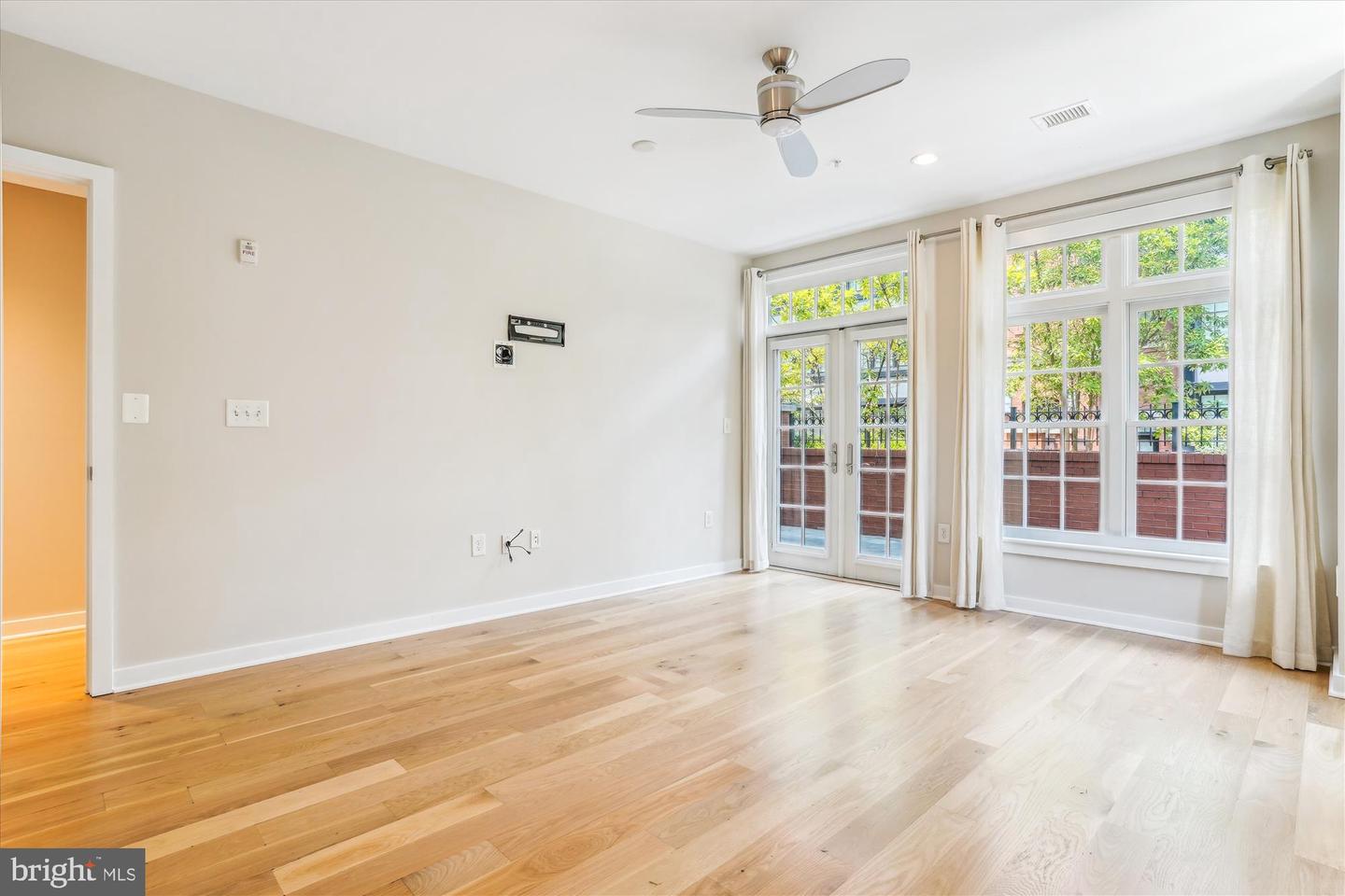 1610 N QUEEN ST #211, ARLINGTON, Virginia 22209, 2 Bedrooms Bedrooms, ,2 BathroomsBathrooms,Residential,For sale,1610 N QUEEN ST #211,VAAR2061042 MLS # VAAR2061042