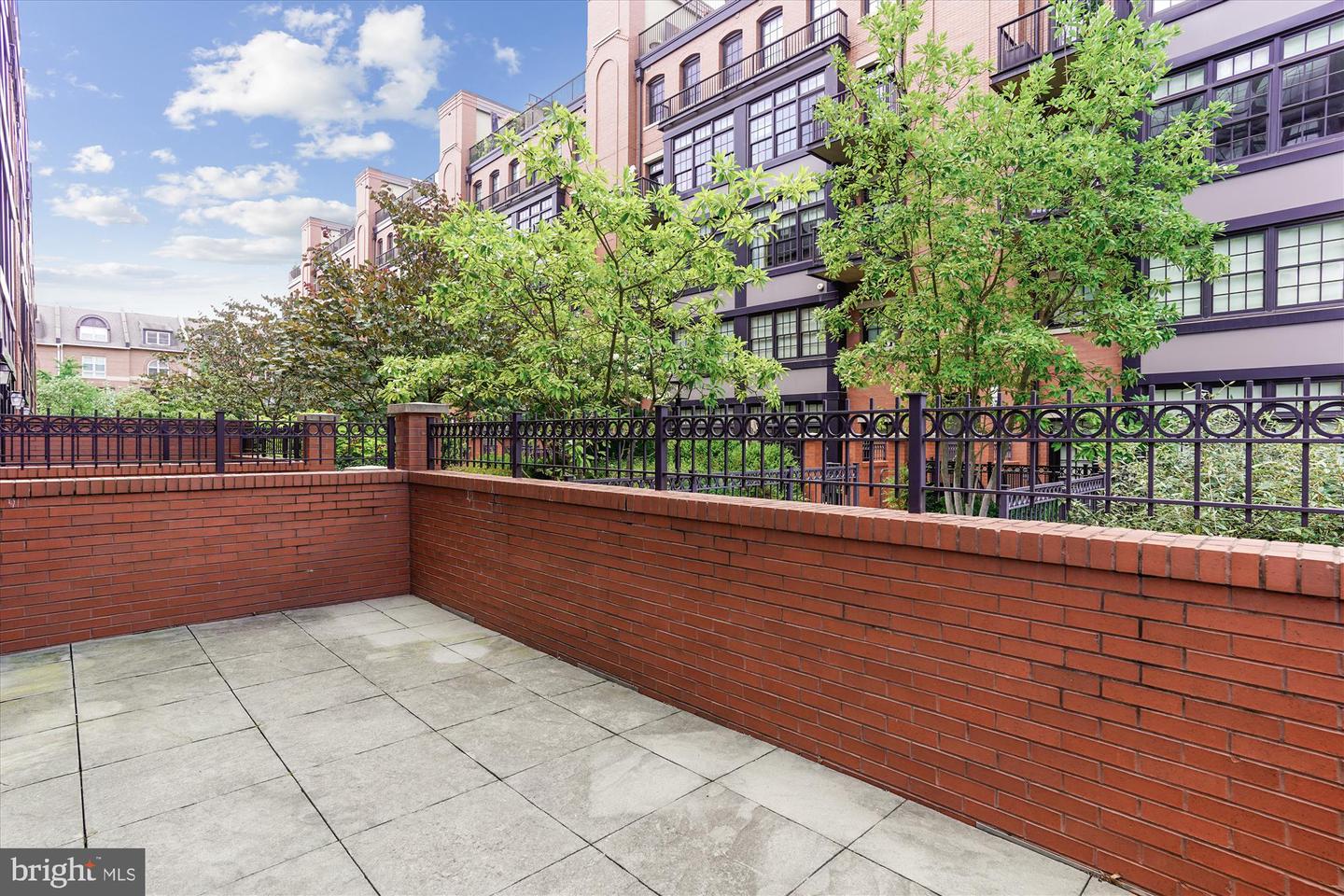 1610 N QUEEN ST #211, ARLINGTON, Virginia 22209, 2 Bedrooms Bedrooms, ,2 BathroomsBathrooms,Residential,For sale,1610 N QUEEN ST #211,VAAR2061042 MLS # VAAR2061042