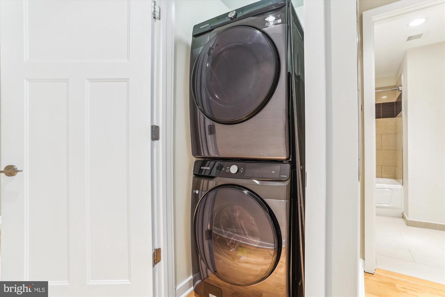 1610 N QUEEN ST #211, ARLINGTON, Virginia 22209, 2 Bedrooms Bedrooms, ,2 BathroomsBathrooms,Residential,For sale,1610 N QUEEN ST #211,VAAR2061042 MLS # VAAR2061042
