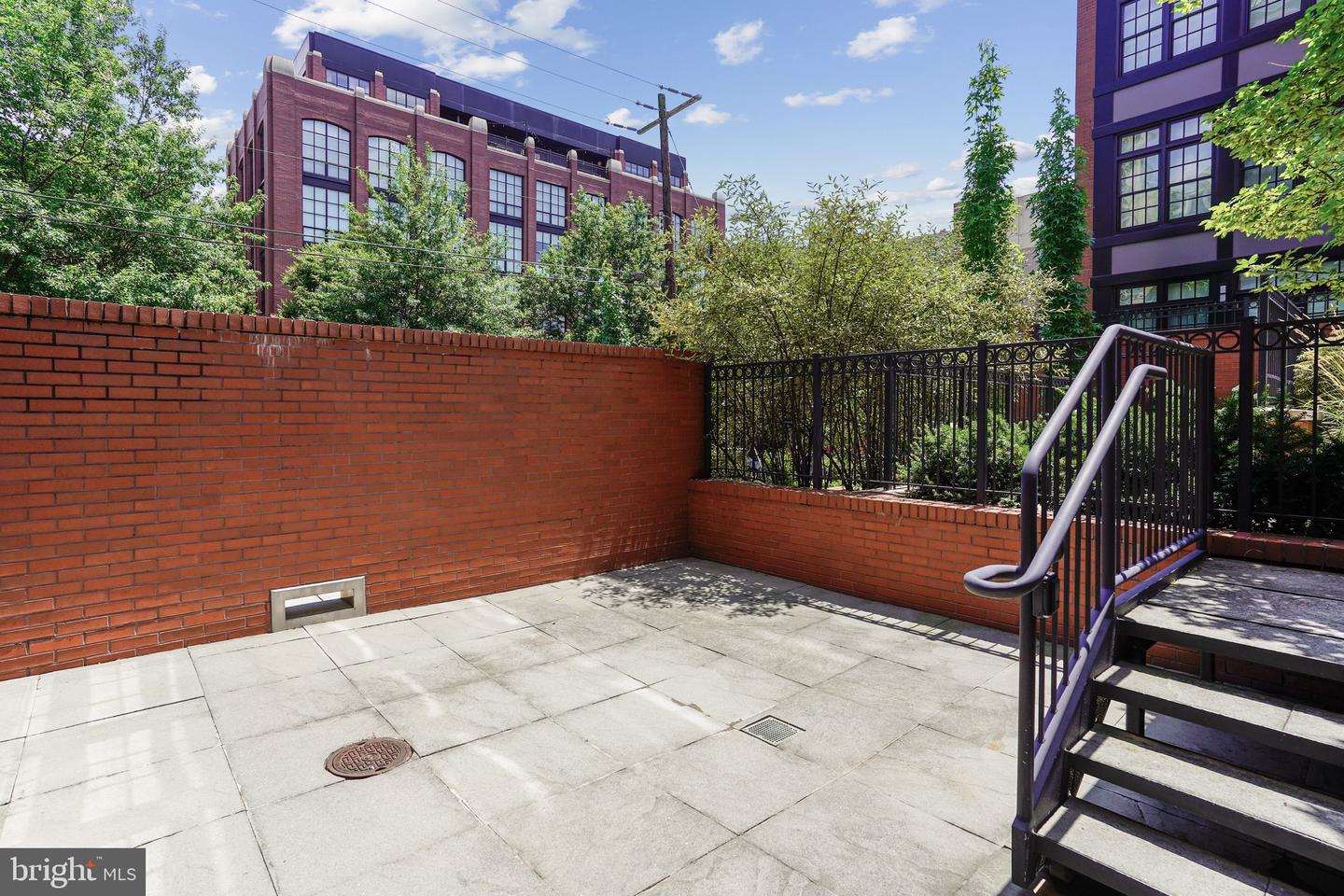 1610 N QUEEN ST #211, ARLINGTON, Virginia 22209, 2 Bedrooms Bedrooms, ,2 BathroomsBathrooms,Residential,For sale,1610 N QUEEN ST #211,VAAR2061042 MLS # VAAR2061042