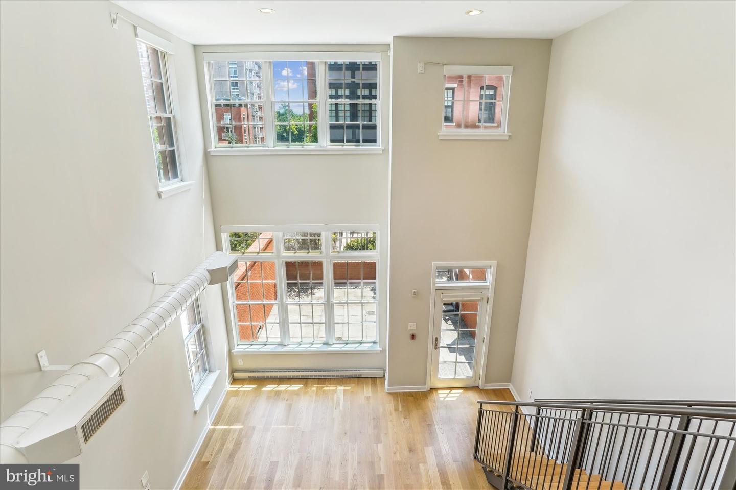 1610 N QUEEN ST #211, ARLINGTON, Virginia 22209, 2 Bedrooms Bedrooms, ,2 BathroomsBathrooms,Residential,For sale,1610 N QUEEN ST #211,VAAR2061042 MLS # VAAR2061042