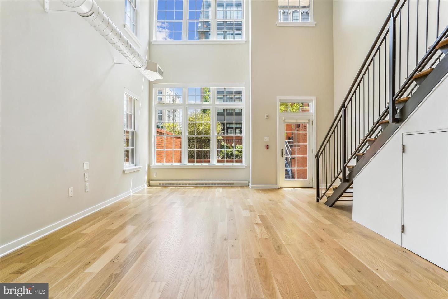 1610 N QUEEN ST #211, ARLINGTON, Virginia 22209, 2 Bedrooms Bedrooms, ,2 BathroomsBathrooms,Residential,For sale,1610 N QUEEN ST #211,VAAR2061042 MLS # VAAR2061042