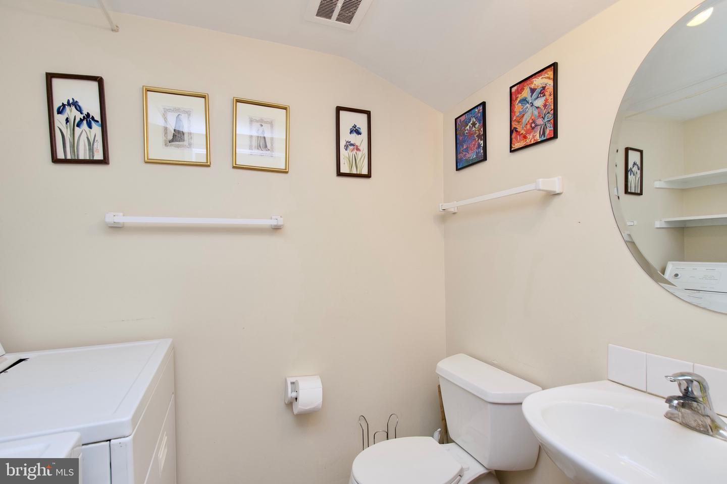 8425 PENSHURST DR #595, SPRINGFIELD, Virginia 22152, 3 Bedrooms Bedrooms, ,2 BathroomsBathrooms,Residential,For sale,8425 PENSHURST DR #595,VAFX2256640 MLS # VAFX2256640