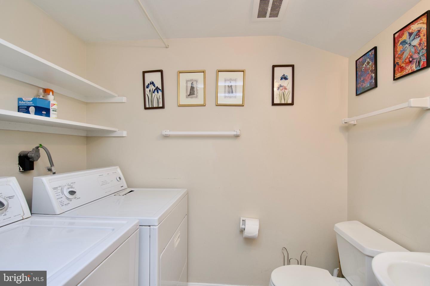8425 PENSHURST DR #595, SPRINGFIELD, Virginia 22152, 3 Bedrooms Bedrooms, ,2 BathroomsBathrooms,Residential,For sale,8425 PENSHURST DR #595,VAFX2256640 MLS # VAFX2256640