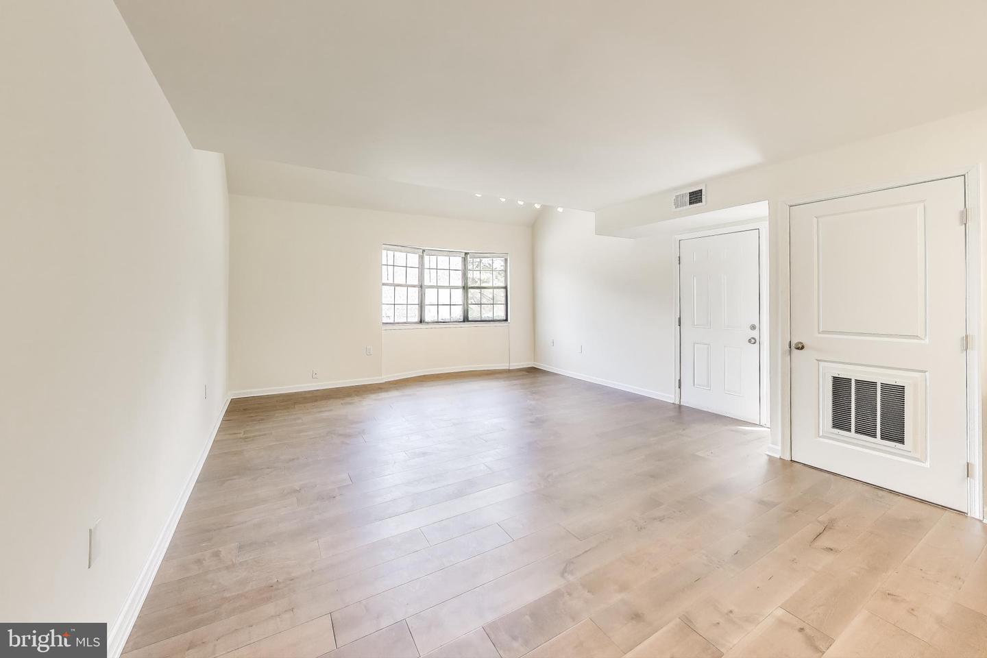 3044 PINEVIEW CT NE #3044, WASHINGTON, District Of Columbia 20018, 2 Bedrooms Bedrooms, ,1 BathroomBathrooms,Residential,For sale,3044 PINEVIEW CT NE #3044,DCDC2211312 MLS # DCDC2211312