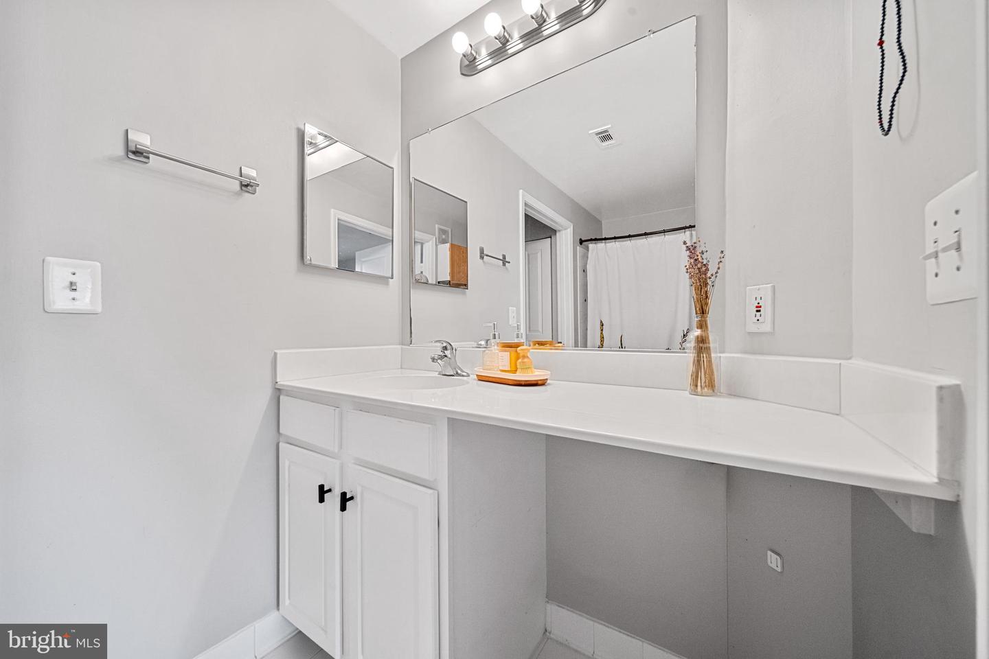 12001 MARKET ST #428, RESTON, Virginia 20190, 1 Bedroom Bedrooms, 5 Rooms Rooms,1 BathroomBathrooms,Residential,For sale,12001 MARKET ST #428,VAFX2256664 MLS # VAFX2256664