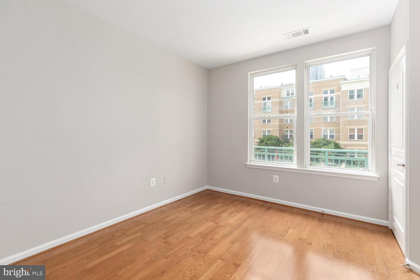 12001 MARKET ST #217, RESTON, Virginia 20190, 2 Bedrooms Bedrooms, ,2 BathroomsBathrooms,Residential,For sale,12001 MARKET ST #217,VAFX2256566 MLS # VAFX2256566