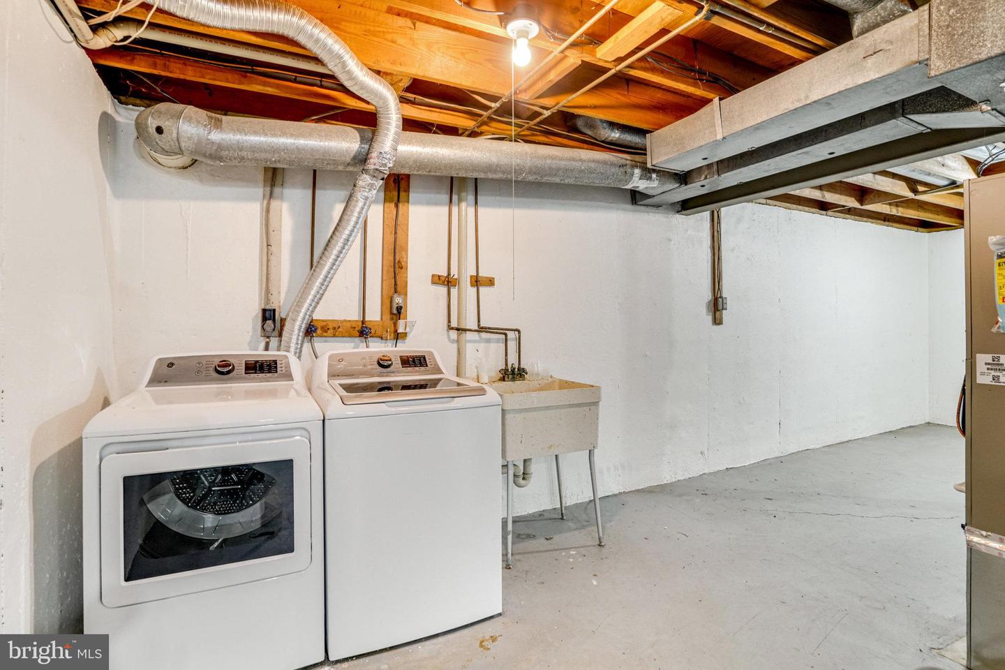 7208 FLOWER TUFT CT, SPRINGFIELD, Virginia 22153, 4 Bedrooms Bedrooms, ,2 BathroomsBathrooms,Residential,For sale,7208 FLOWER TUFT CT,VAFX2256602 MLS # VAFX2256602