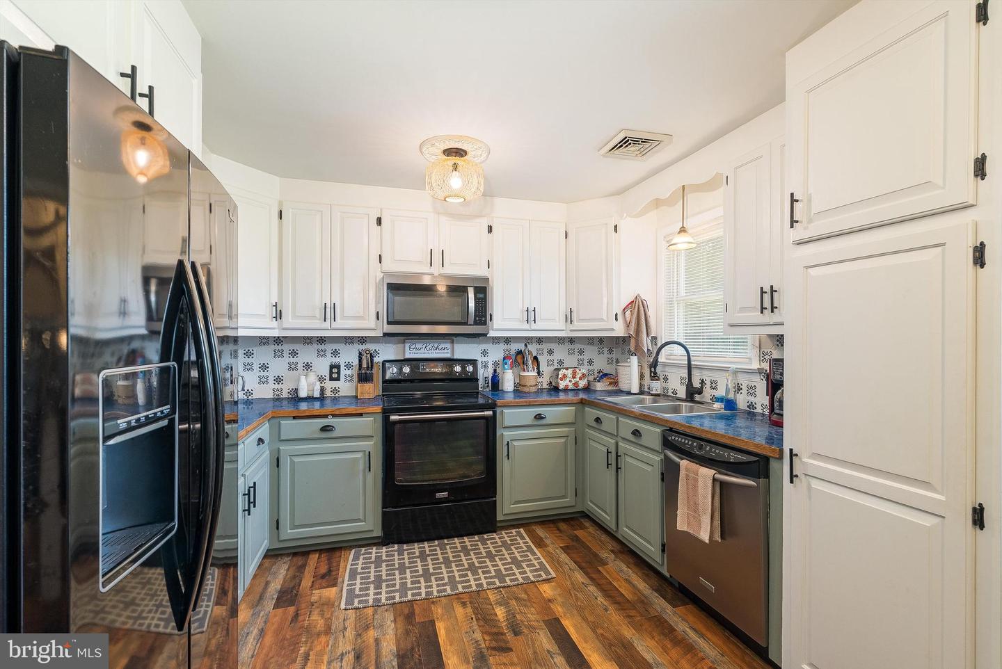 412 TRAYFOOT RD, GROTTOES, Virginia 24441, 6 Bedrooms Bedrooms, ,2 BathroomsBathrooms,Residential,For sale,412 TRAYFOOT RD,VAAG2002636 MLS # VAAG2002636