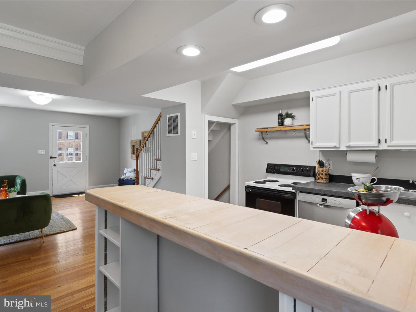 3717 3RD ST S, ARLINGTON, Virginia 22204, 2 Bedrooms Bedrooms, ,1 BathroomBathrooms,Residential,For sale,3717 3RD ST S,VAAR2061152 MLS # VAAR2061152