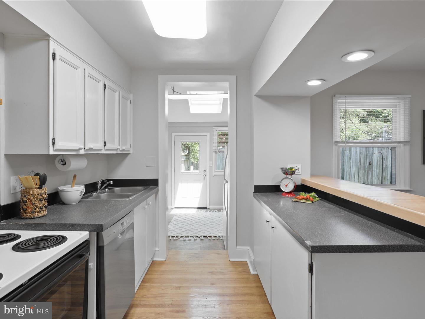 3717 3RD ST S, ARLINGTON, Virginia 22204, 2 Bedrooms Bedrooms, ,1 BathroomBathrooms,Residential,For sale,3717 3RD ST S,VAAR2061152 MLS # VAAR2061152