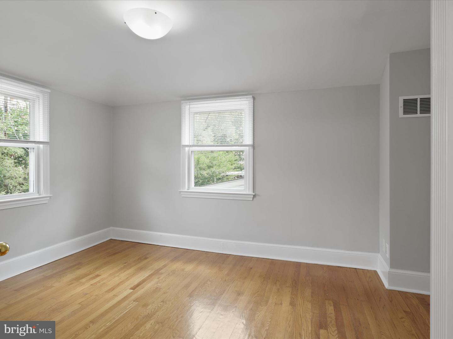 3717 3RD ST S, ARLINGTON, Virginia 22204, 2 Bedrooms Bedrooms, ,1 BathroomBathrooms,Residential,For sale,3717 3RD ST S,VAAR2061152 MLS # VAAR2061152