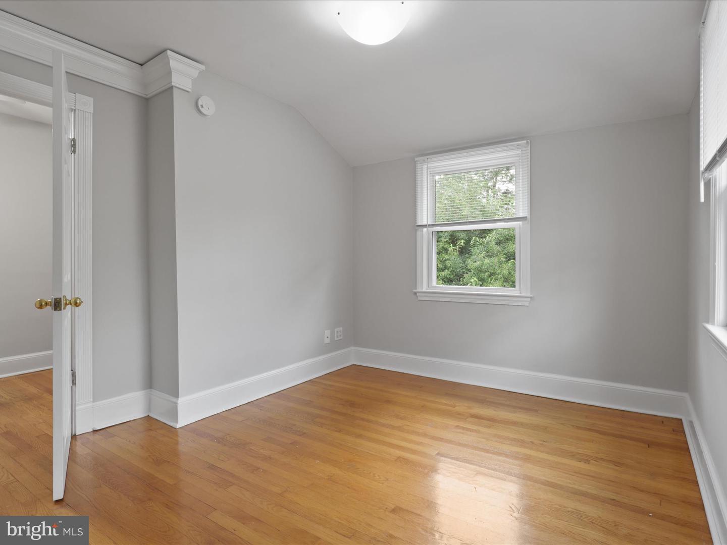 3717 3RD ST S, ARLINGTON, Virginia 22204, 2 Bedrooms Bedrooms, ,1 BathroomBathrooms,Residential,For sale,3717 3RD ST S,VAAR2061152 MLS # VAAR2061152