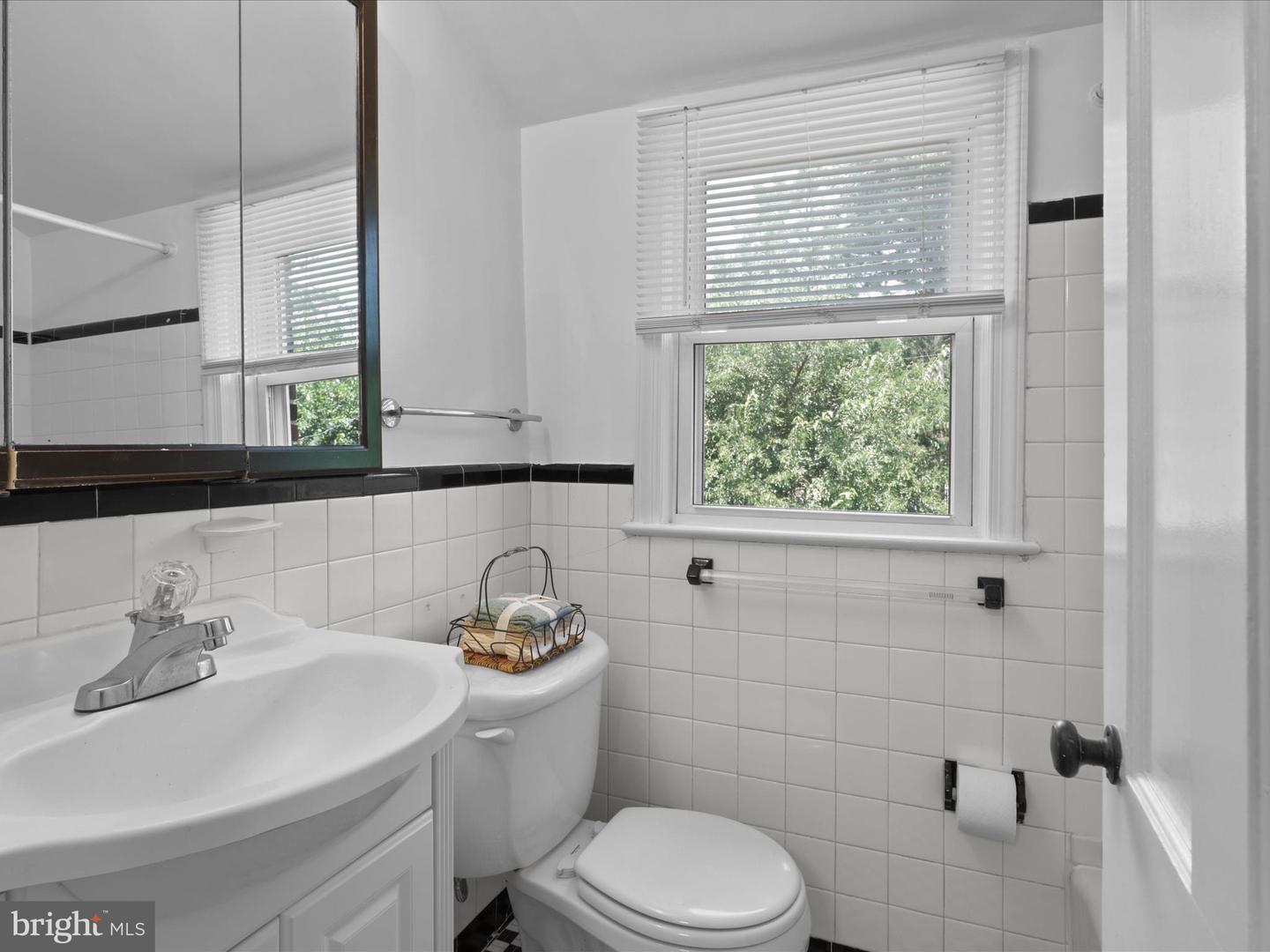 3717 3RD ST S, ARLINGTON, Virginia 22204, 2 Bedrooms Bedrooms, ,1 BathroomBathrooms,Residential,For sale,3717 3RD ST S,VAAR2061152 MLS # VAAR2061152