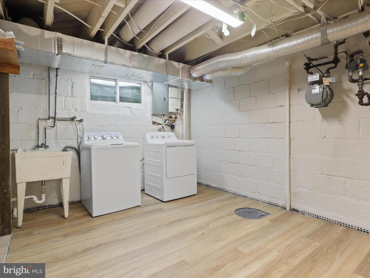 3717 3RD ST S, ARLINGTON, Virginia 22204, 2 Bedrooms Bedrooms, ,1 BathroomBathrooms,Residential,For sale,3717 3RD ST S,VAAR2061152 MLS # VAAR2061152