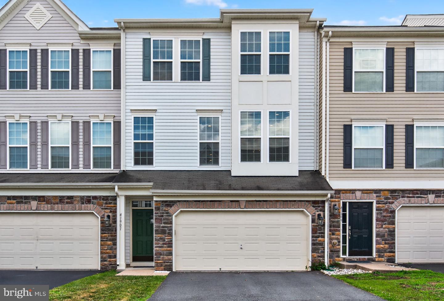 41901 DIAMONDLEAF TER, ALDIE, Virginia 20105, 3 Bedrooms Bedrooms, ,3 BathroomsBathrooms,Residential,For sale,41901 DIAMONDLEAF TER,VALO2102792 MLS # VALO2102792