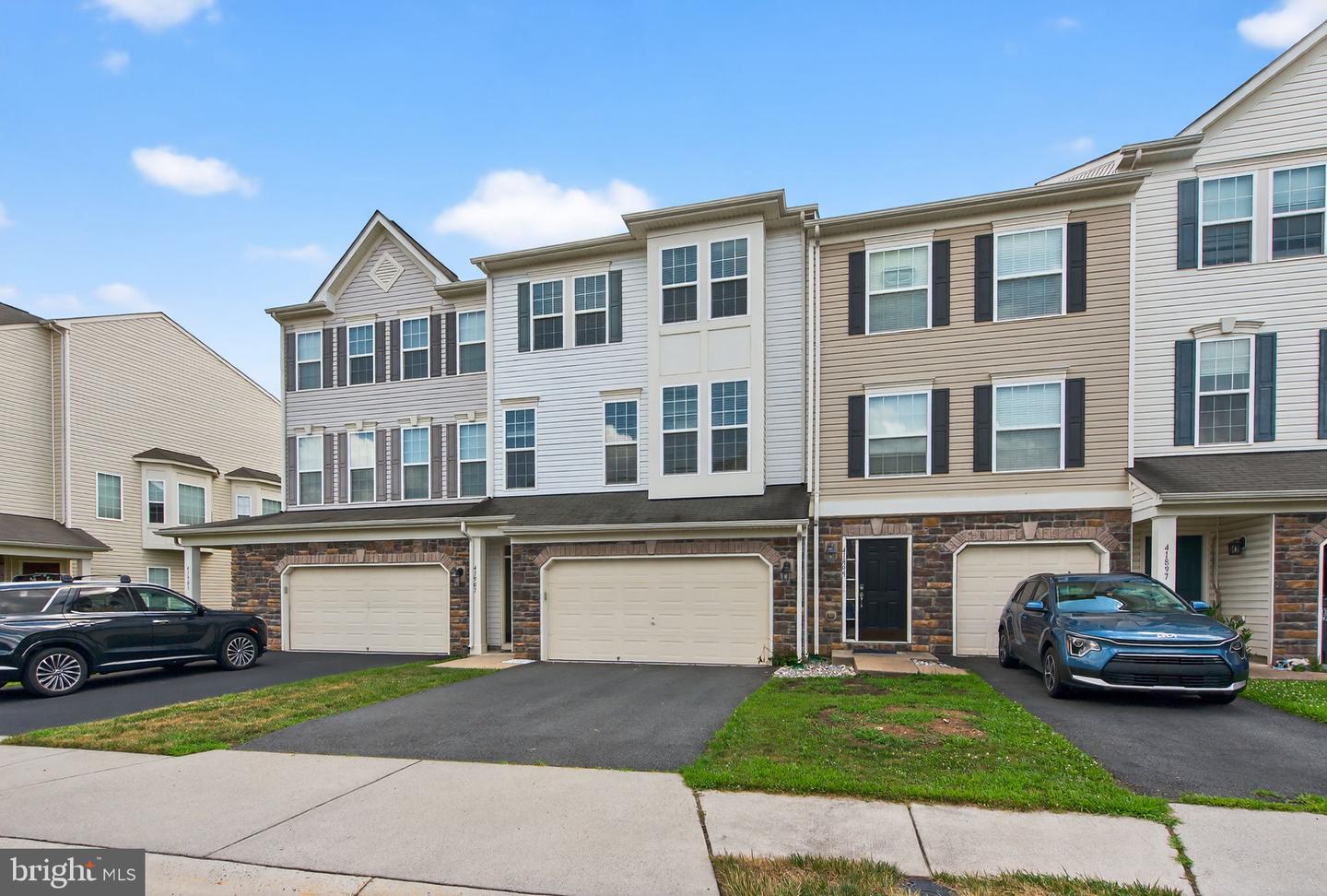 41901 DIAMONDLEAF TER, ALDIE, Virginia 20105, 3 Bedrooms Bedrooms, ,3 BathroomsBathrooms,Residential,For sale,41901 DIAMONDLEAF TER,VALO2102792 MLS # VALO2102792