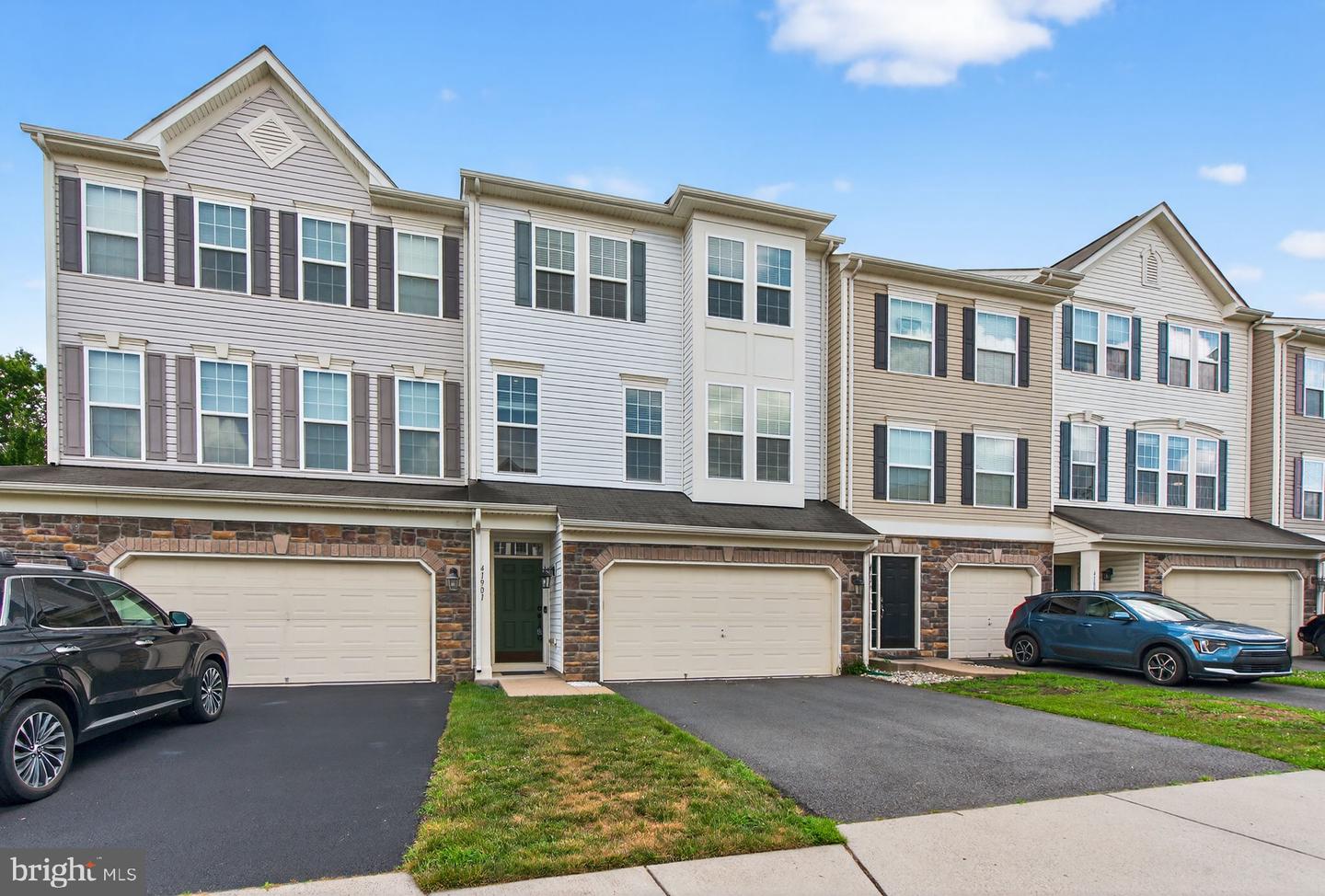 41901 DIAMONDLEAF TER, ALDIE, Virginia 20105, 3 Bedrooms Bedrooms, ,3 BathroomsBathrooms,Residential,For sale,41901 DIAMONDLEAF TER,VALO2102792 MLS # VALO2102792