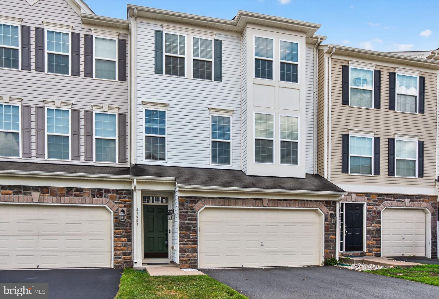 41901 DIAMONDLEAF TER, ALDIE, Virginia 20105, 3 Bedrooms Bedrooms, ,3 BathroomsBathrooms,Residential,For sale,41901 DIAMONDLEAF TER,VALO2102792 MLS # VALO2102792
