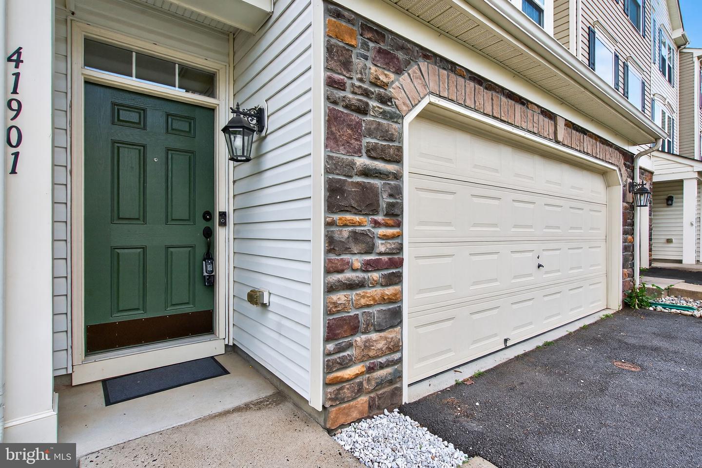 41901 DIAMONDLEAF TER, ALDIE, Virginia 20105, 3 Bedrooms Bedrooms, ,3 BathroomsBathrooms,Residential,For sale,41901 DIAMONDLEAF TER,VALO2102792 MLS # VALO2102792