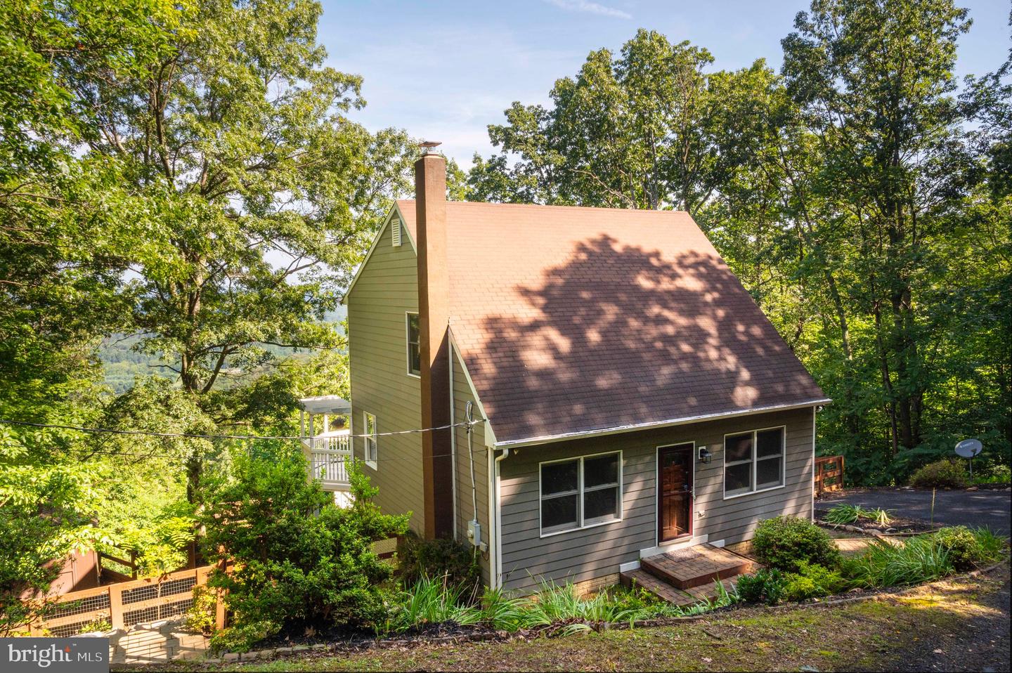 487 APPLEWOOD DR, FRONT ROYAL, Virginia 22630, 4 Bedrooms Bedrooms, ,3 BathroomsBathrooms,Residential,For sale,487 APPLEWOOD DR,VAWR2011754 MLS # VAWR2011754