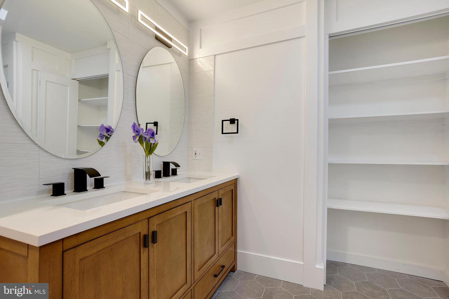 5901 MOUNT EAGLE DR #511, ALEXANDRIA, Virginia 22303, 2 Bedrooms Bedrooms, 8 Rooms Rooms,1 BathroomBathrooms,Residential,For sale,5901 MOUNT EAGLE DR #511,VAFX2256628 MLS # VAFX2256628