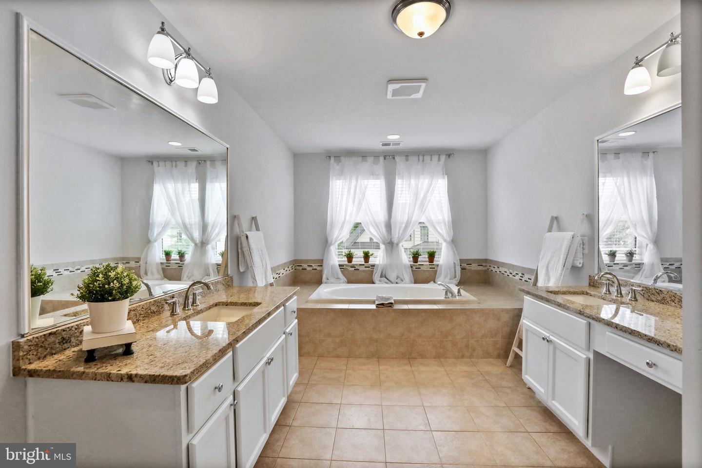 35686 KEDLESTON CT, ROUND HILL, Virginia 20141, 4 Bedrooms Bedrooms, ,3 BathroomsBathrooms,Residential,For sale,35686 KEDLESTON CT,VALO2102822 MLS # VALO2102822