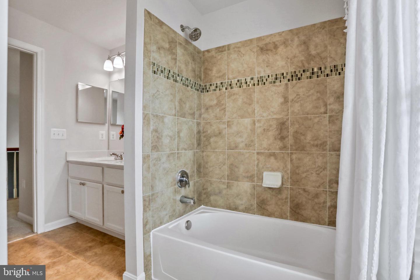 35686 KEDLESTON CT, ROUND HILL, Virginia 20141, 4 Bedrooms Bedrooms, ,3 BathroomsBathrooms,Residential,For sale,35686 KEDLESTON CT,VALO2102822 MLS # VALO2102822