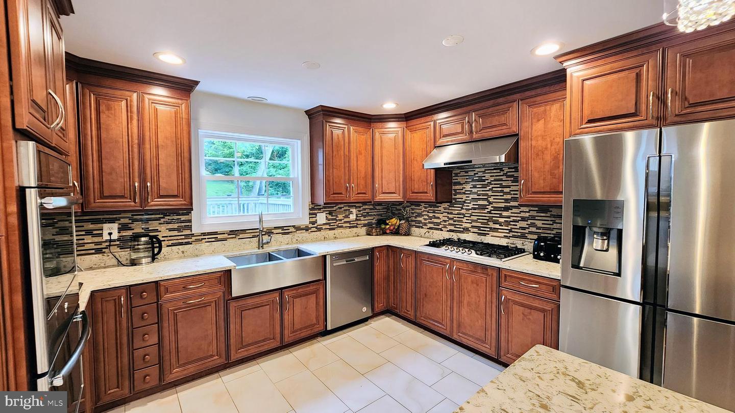 5503 CHESTERMILL CT, FAIRFAX, Virginia 22030, 5 Bedrooms Bedrooms, ,3 BathroomsBathrooms,Residential,For sale,5503 CHESTERMILL CT,VAFX2256806 MLS # VAFX2256806