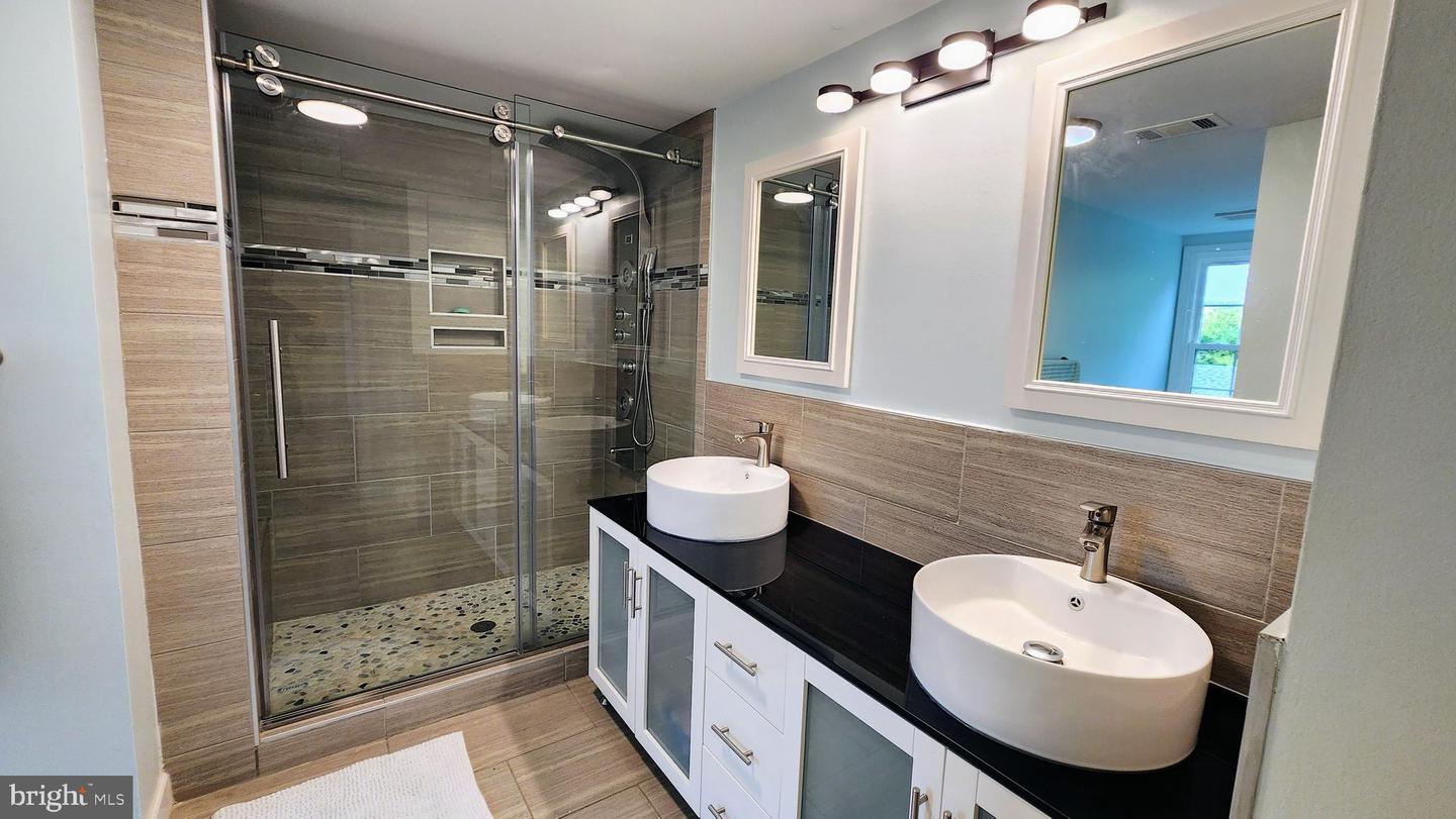5503 CHESTERMILL CT, FAIRFAX, Virginia 22030, 5 Bedrooms Bedrooms, ,3 BathroomsBathrooms,Residential,For sale,5503 CHESTERMILL CT,VAFX2256806 MLS # VAFX2256806