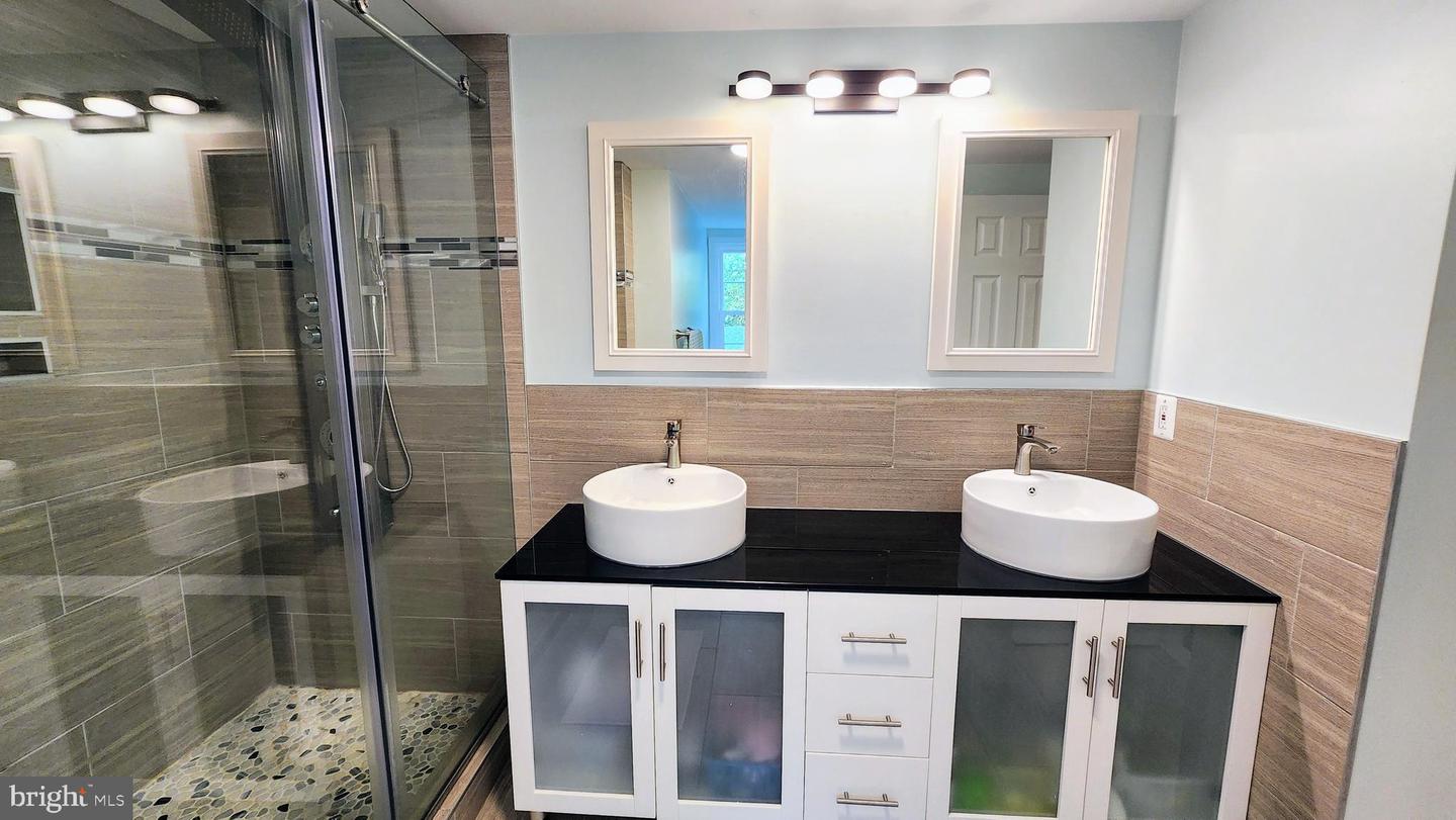 5503 CHESTERMILL CT, FAIRFAX, Virginia 22030, 5 Bedrooms Bedrooms, ,3 BathroomsBathrooms,Residential,For sale,5503 CHESTERMILL CT,VAFX2256806 MLS # VAFX2256806