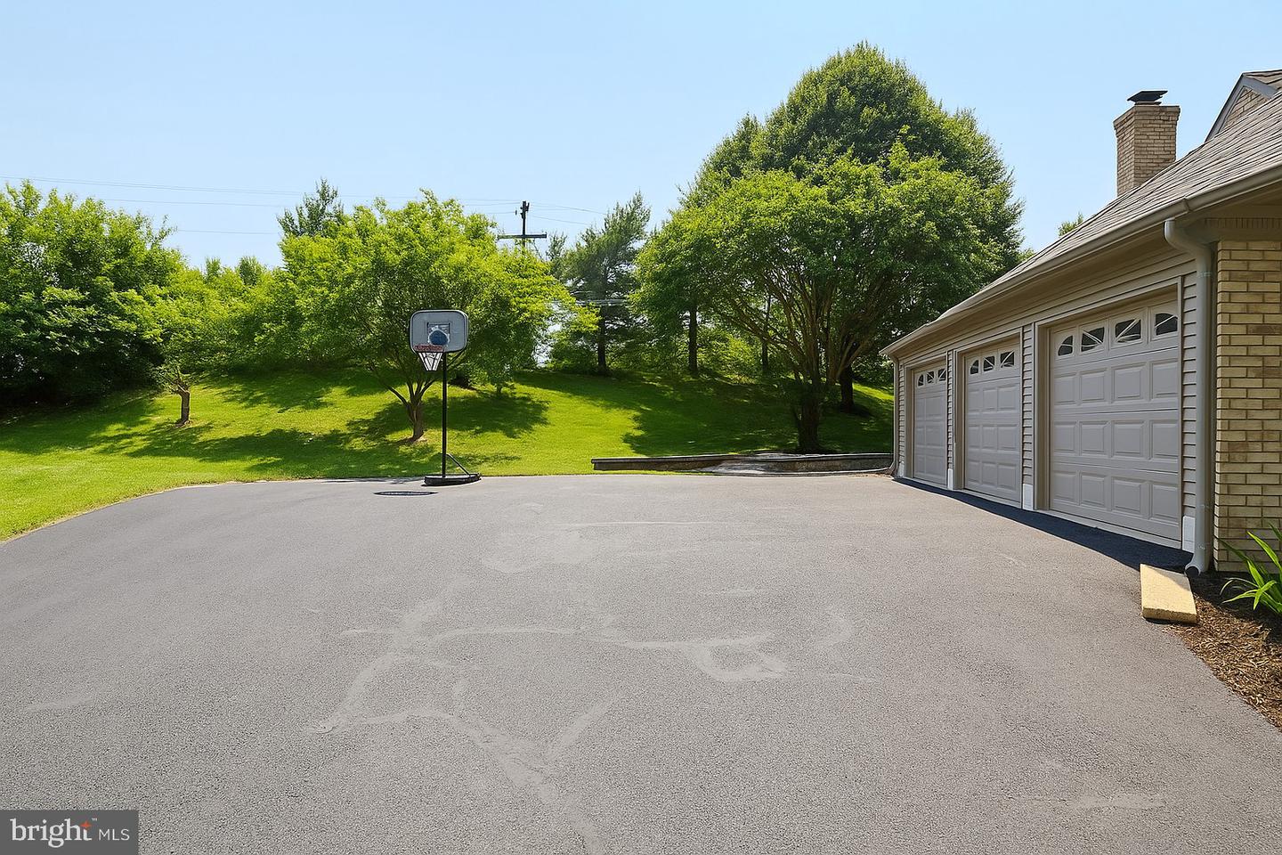 5503 CHESTERMILL CT, FAIRFAX, Virginia 22030, 5 Bedrooms Bedrooms, ,3 BathroomsBathrooms,Residential,For sale,5503 CHESTERMILL CT,VAFX2256806 MLS # VAFX2256806