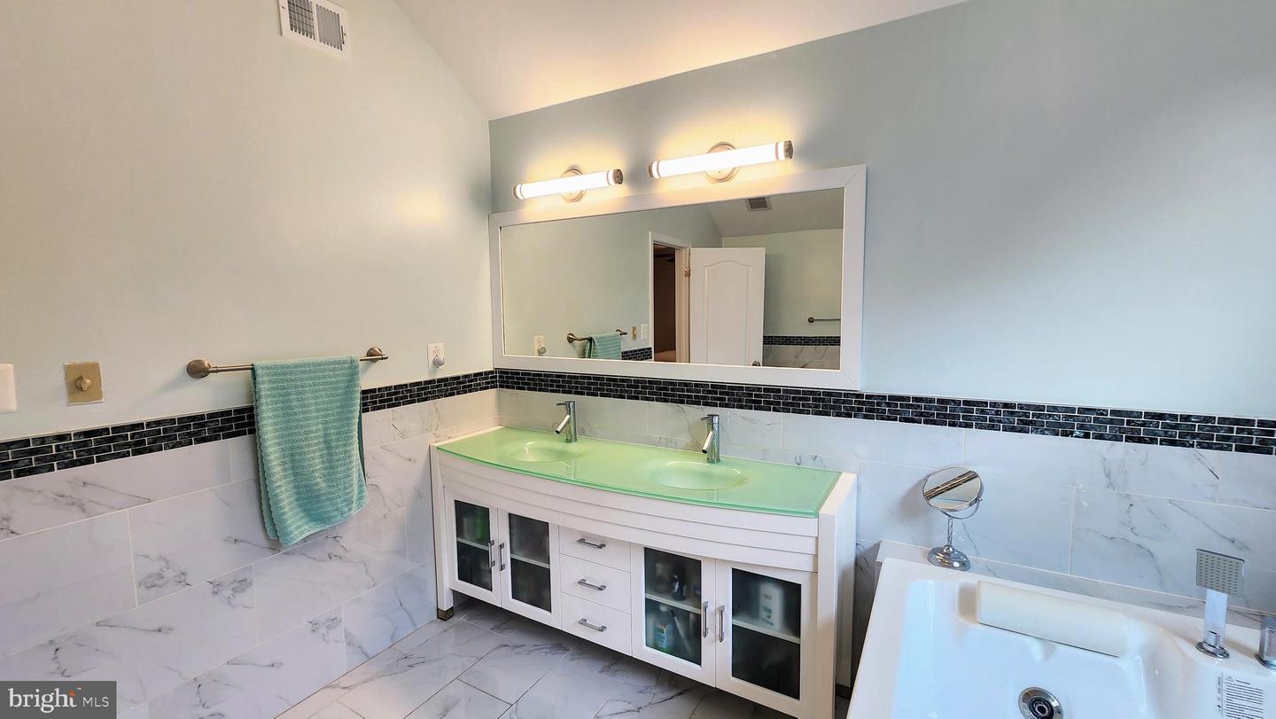 5503 CHESTERMILL CT, FAIRFAX, Virginia 22030, 5 Bedrooms Bedrooms, ,3 BathroomsBathrooms,Residential,For sale,5503 CHESTERMILL CT,VAFX2256806 MLS # VAFX2256806
