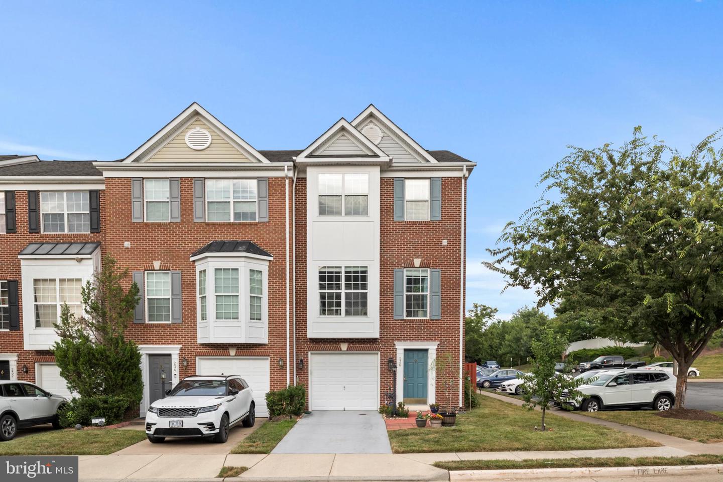 236 HAWKS VIEW SQ SE, LEESBURG, Virginia 20175, 3 Bedrooms Bedrooms, ,2 BathroomsBathrooms,Residential,For sale,236 HAWKS VIEW SQ SE,VALO2102830 MLS # VALO2102830