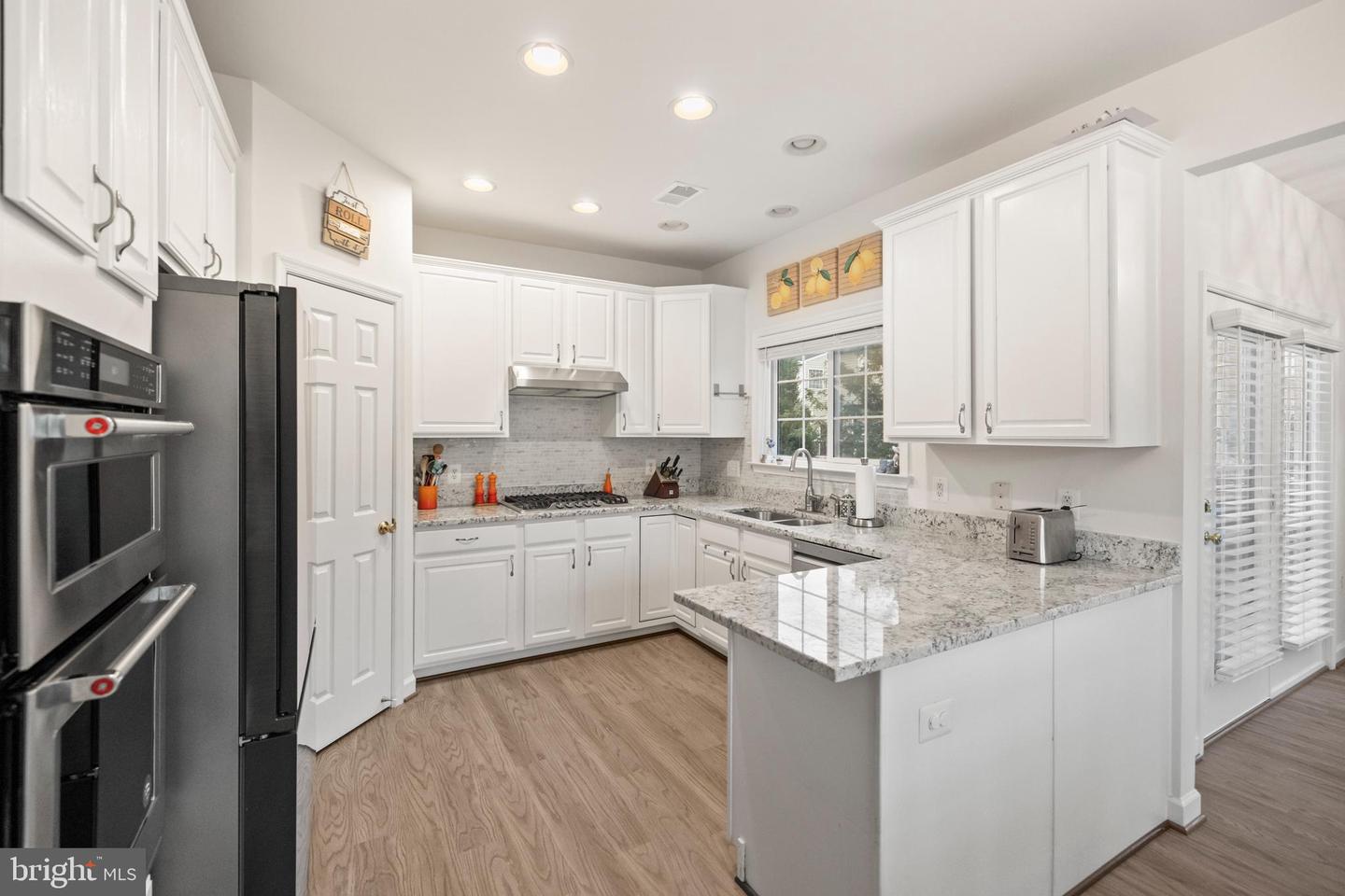236 HAWKS VIEW SQ SE, LEESBURG, Virginia 20175, 3 Bedrooms Bedrooms, ,2 BathroomsBathrooms,Residential,For sale,236 HAWKS VIEW SQ SE,VALO2102830 MLS # VALO2102830