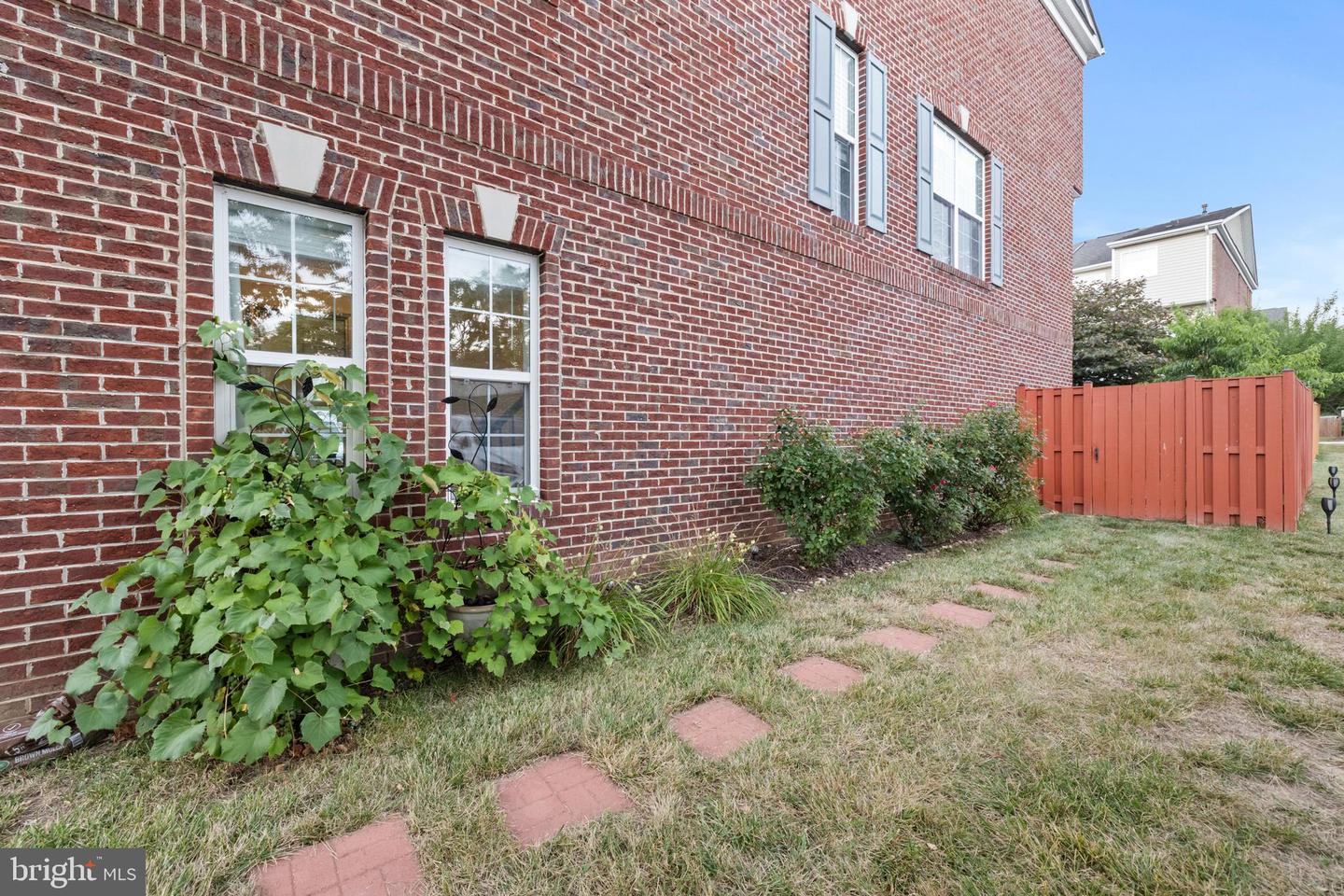 236 HAWKS VIEW SQ SE, LEESBURG, Virginia 20175, 3 Bedrooms Bedrooms, ,2 BathroomsBathrooms,Residential,For sale,236 HAWKS VIEW SQ SE,VALO2102830 MLS # VALO2102830