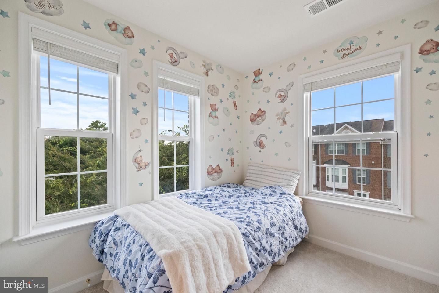 236 HAWKS VIEW SQ SE, LEESBURG, Virginia 20175, 3 Bedrooms Bedrooms, ,2 BathroomsBathrooms,Residential,For sale,236 HAWKS VIEW SQ SE,VALO2102830 MLS # VALO2102830