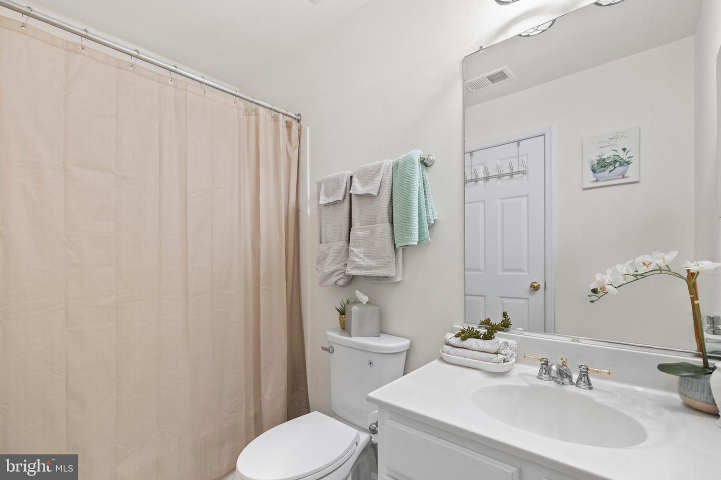 236 HAWKS VIEW SQ SE, LEESBURG, Virginia 20175, 3 Bedrooms Bedrooms, ,2 BathroomsBathrooms,Residential,For sale,236 HAWKS VIEW SQ SE,VALO2102830 MLS # VALO2102830