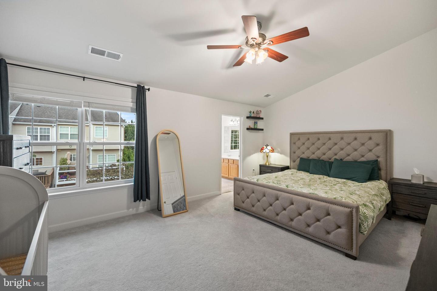 236 HAWKS VIEW SQ SE, LEESBURG, Virginia 20175, 3 Bedrooms Bedrooms, ,2 BathroomsBathrooms,Residential,For sale,236 HAWKS VIEW SQ SE,VALO2102830 MLS # VALO2102830