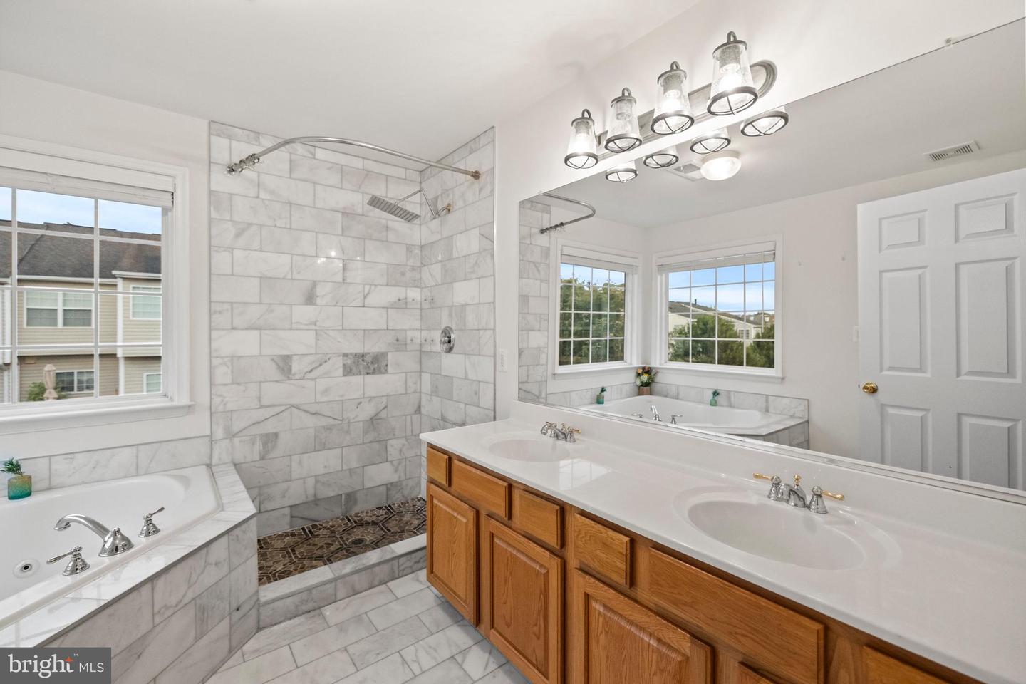 236 HAWKS VIEW SQ SE, LEESBURG, Virginia 20175, 3 Bedrooms Bedrooms, ,2 BathroomsBathrooms,Residential,For sale,236 HAWKS VIEW SQ SE,VALO2102830 MLS # VALO2102830