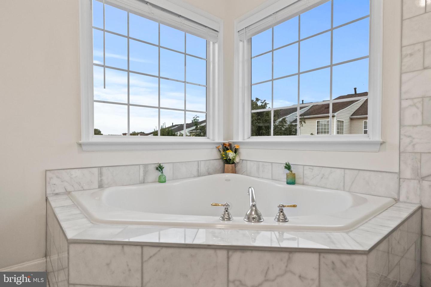 236 HAWKS VIEW SQ SE, LEESBURG, Virginia 20175, 3 Bedrooms Bedrooms, ,2 BathroomsBathrooms,Residential,For sale,236 HAWKS VIEW SQ SE,VALO2102830 MLS # VALO2102830