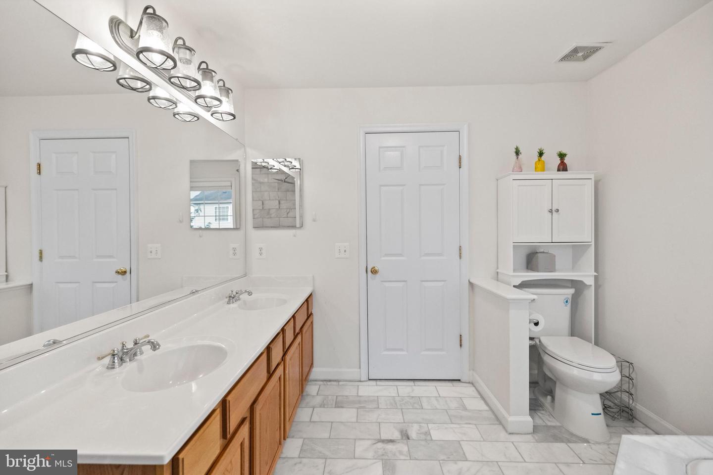 236 HAWKS VIEW SQ SE, LEESBURG, Virginia 20175, 3 Bedrooms Bedrooms, ,2 BathroomsBathrooms,Residential,For sale,236 HAWKS VIEW SQ SE,VALO2102830 MLS # VALO2102830