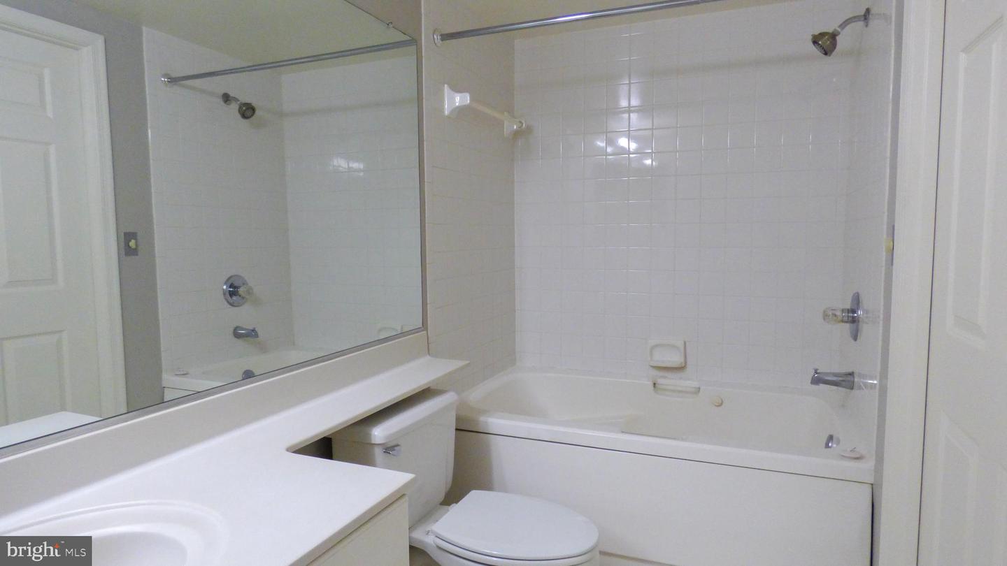 1050 N TAYLOR ST #1-407, ARLINGTON, Virginia 22201, 2 Bedrooms Bedrooms, ,1 BathroomBathrooms,Residential,For sale,1050 N TAYLOR ST #1-407,VAAR2061196 MLS # VAAR2061196