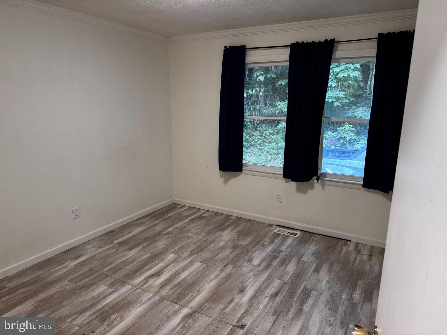 28 HENRY WAY, LINDEN, Virginia 22642, 3 Bedrooms Bedrooms, 11 Rooms Rooms,3 BathroomsBathrooms,Residential,For sale,28 HENRY WAY,VAWR2011762 MLS # VAWR2011762