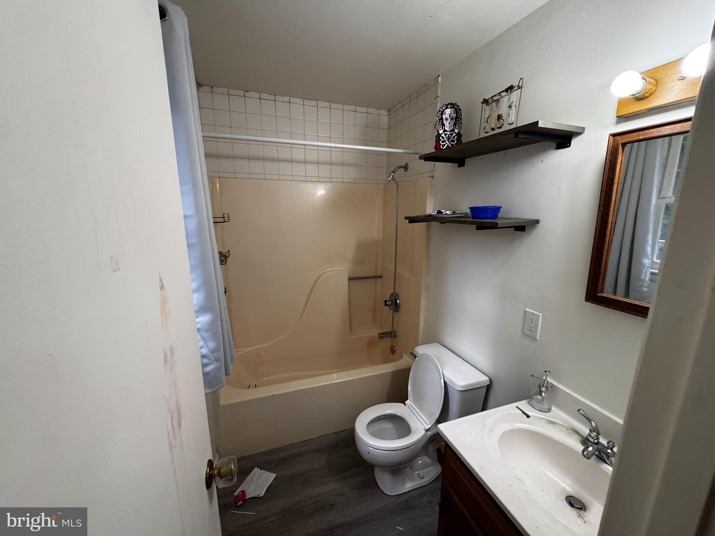 28 HENRY WAY, LINDEN, Virginia 22642, 3 Bedrooms Bedrooms, 11 Rooms Rooms,3 BathroomsBathrooms,Residential,For sale,28 HENRY WAY,VAWR2011762 MLS # VAWR2011762