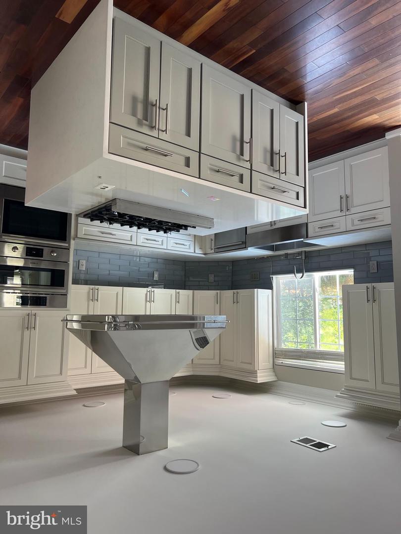 8196 TENBROOK DR, GAINESVILLE, Virginia 20155, 5 Bedrooms Bedrooms, ,3 BathroomsBathrooms,Residential,For sale,8196 TENBROOK DR,VAPW2099706 MLS # VAPW2099706