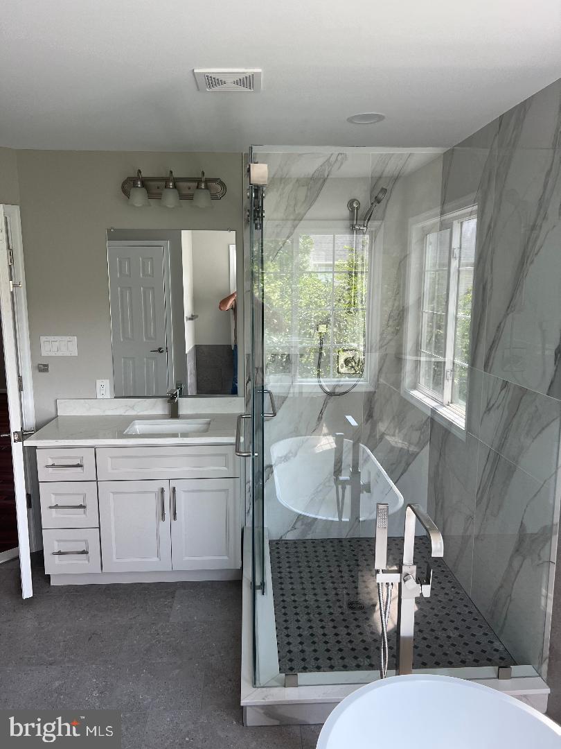8196 TENBROOK DR, GAINESVILLE, Virginia 20155, 5 Bedrooms Bedrooms, ,3 BathroomsBathrooms,Residential,For sale,8196 TENBROOK DR,VAPW2099706 MLS # VAPW2099706