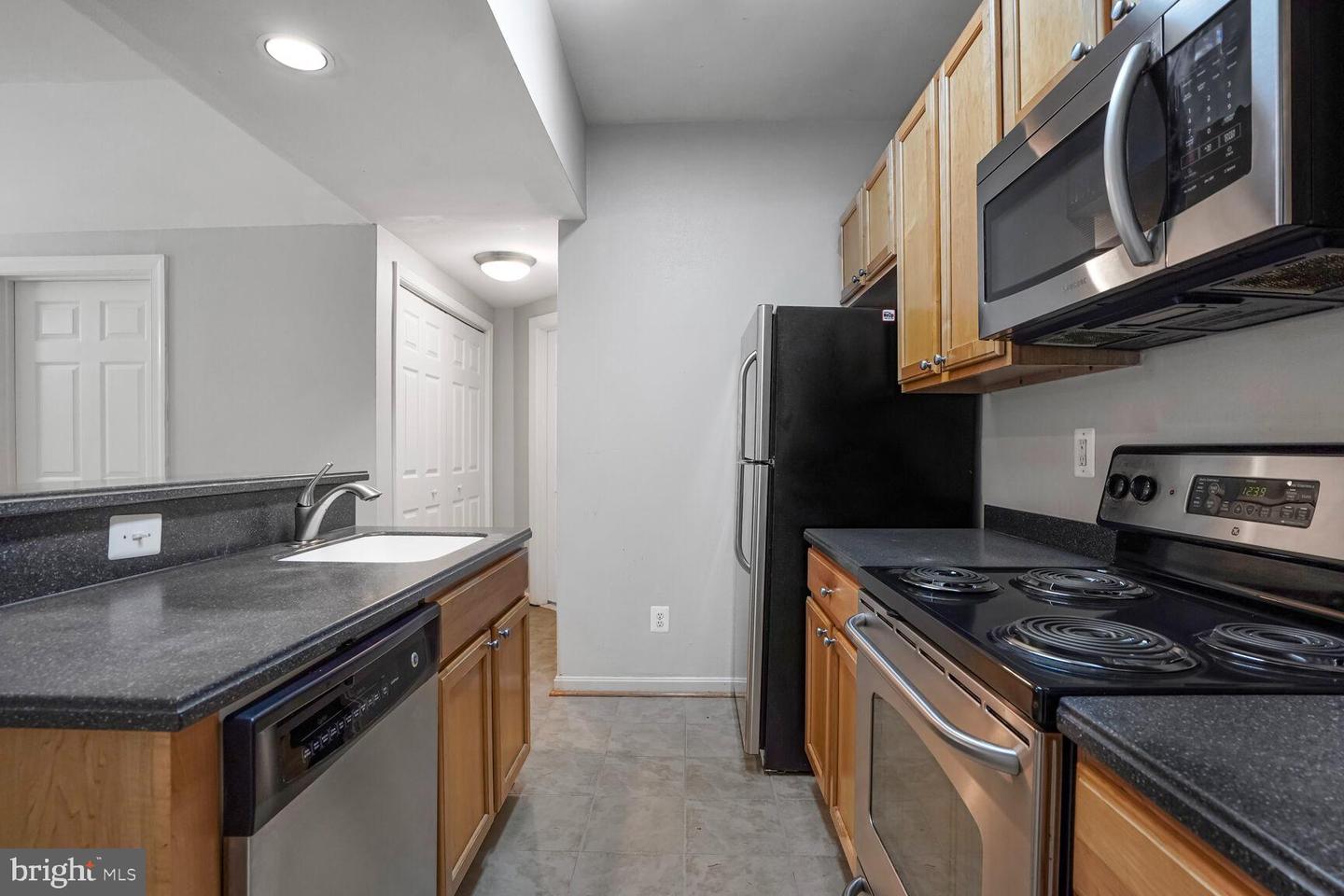 3906 PENDERVIEW DR #701, FAIRFAX, Virginia 22033, 2 Bedrooms Bedrooms, ,2 BathroomsBathrooms,Residential,For sale,3906 PENDERVIEW DR #701,VAFX2256768 MLS # VAFX2256768