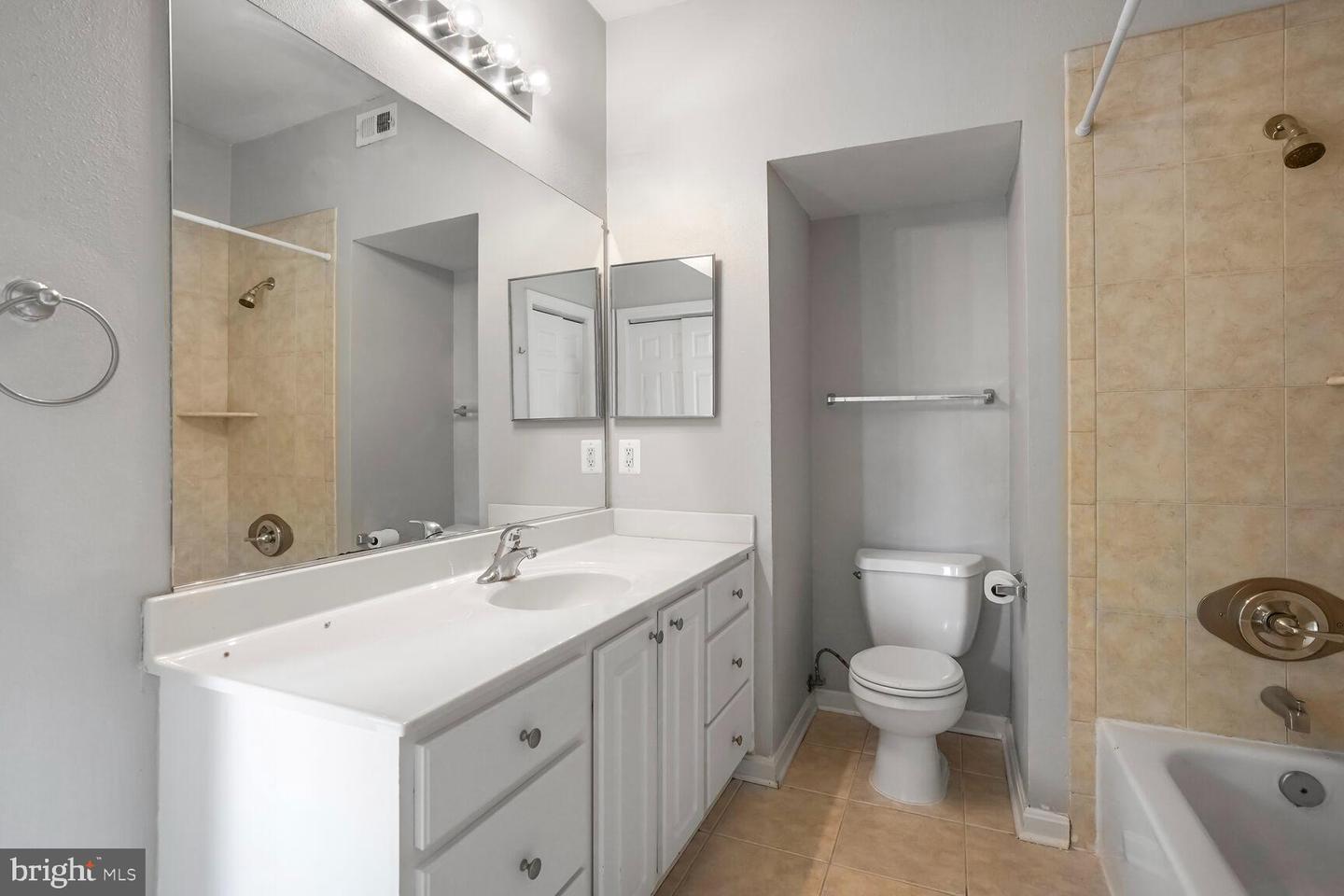 3906 PENDERVIEW DR #701, FAIRFAX, Virginia 22033, 2 Bedrooms Bedrooms, ,2 BathroomsBathrooms,Residential,For sale,3906 PENDERVIEW DR #701,VAFX2256768 MLS # VAFX2256768